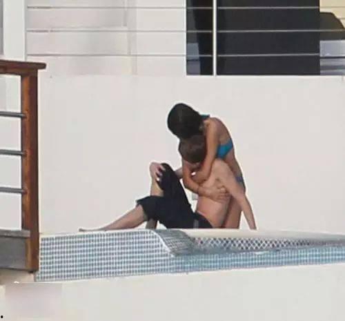 女友吃瓜被抱走视频,女友吃瓜被神秘人抱走，现场视频曝光