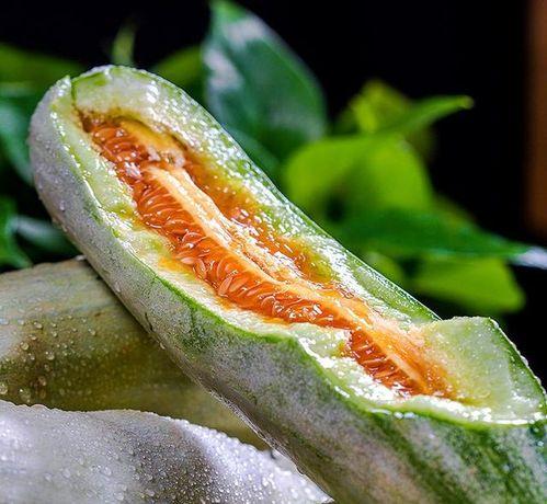 吃羊角蜜瓜视频女孩图片,少女与羊角蜜瓜的浪漫邂逅