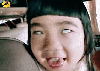 美女翻白眼吃瓜视频,美女演绎网络新潮流