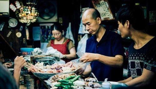 女大学生聚餐吃瓜视频